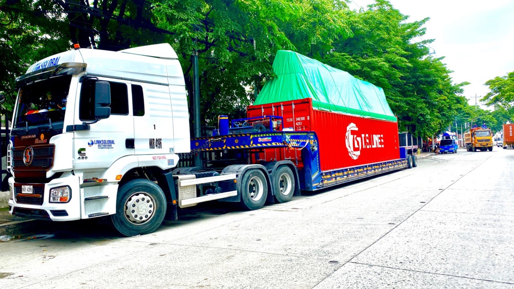 White LinksGlobal truck carrying covered project cargo on a Manila roadside